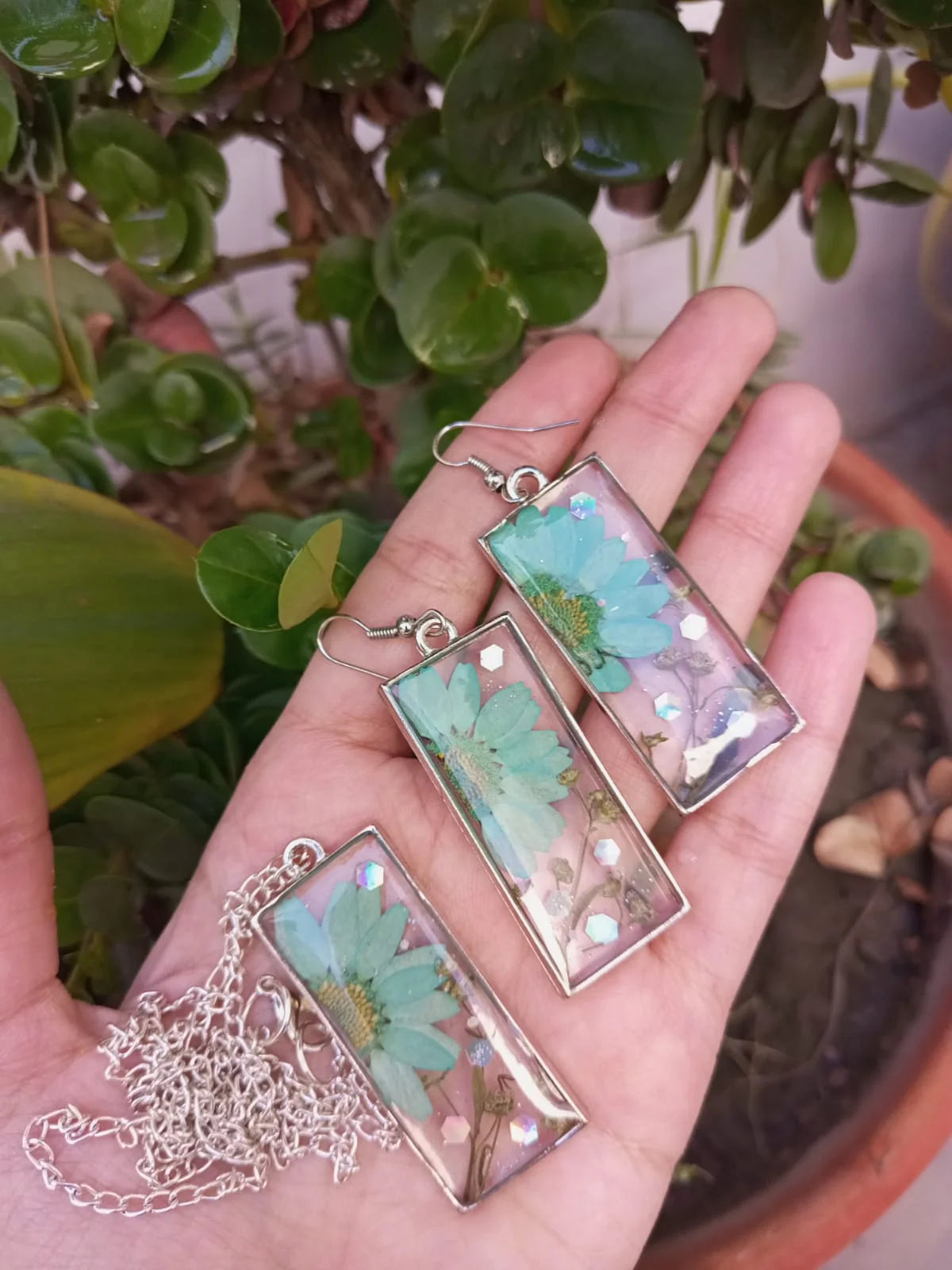 Handcrafted Resin Daisy Flower Jewelry Set